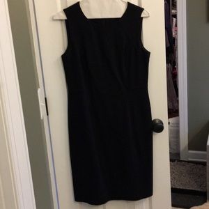 Elegant sleeveless knit dress